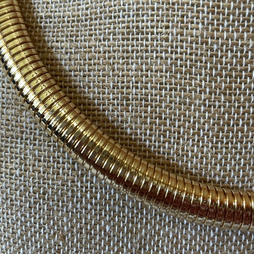 Goldtone necklace - Picture 2 of 3